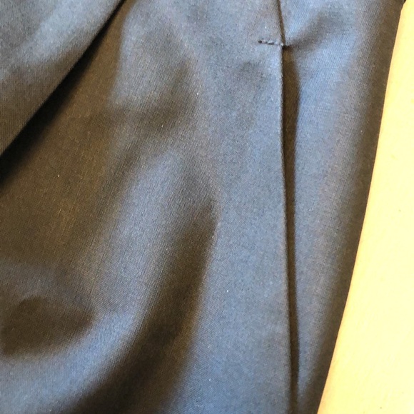 Classy theory skirt ❤️ - Picture 3 of 4